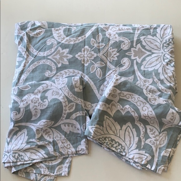 Tahari Other - EUC Tahari Home Blue/white duvet w/shams king size